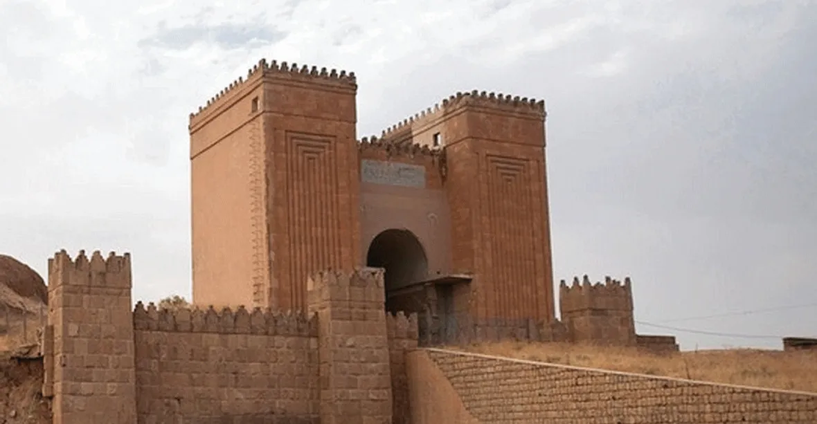 Islámský stát zničil další slavnou památku, Boží bránu v Ninive