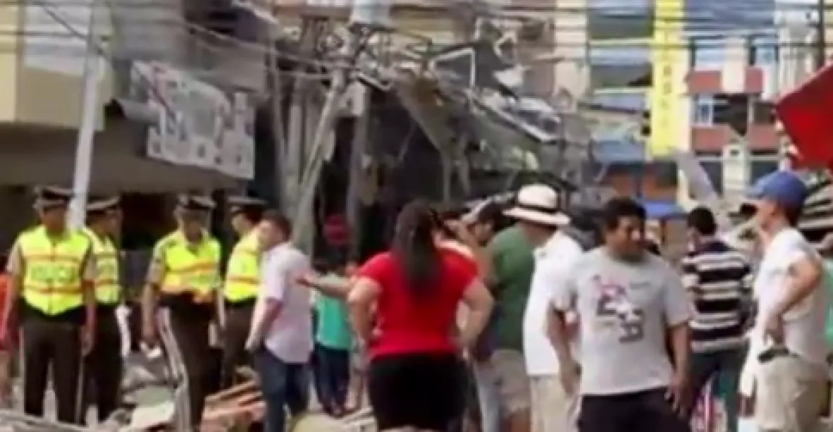 Tragická bilance zemětřesení v Ekvádoru. Na tři stovky mrtvých, tisíce zraněných