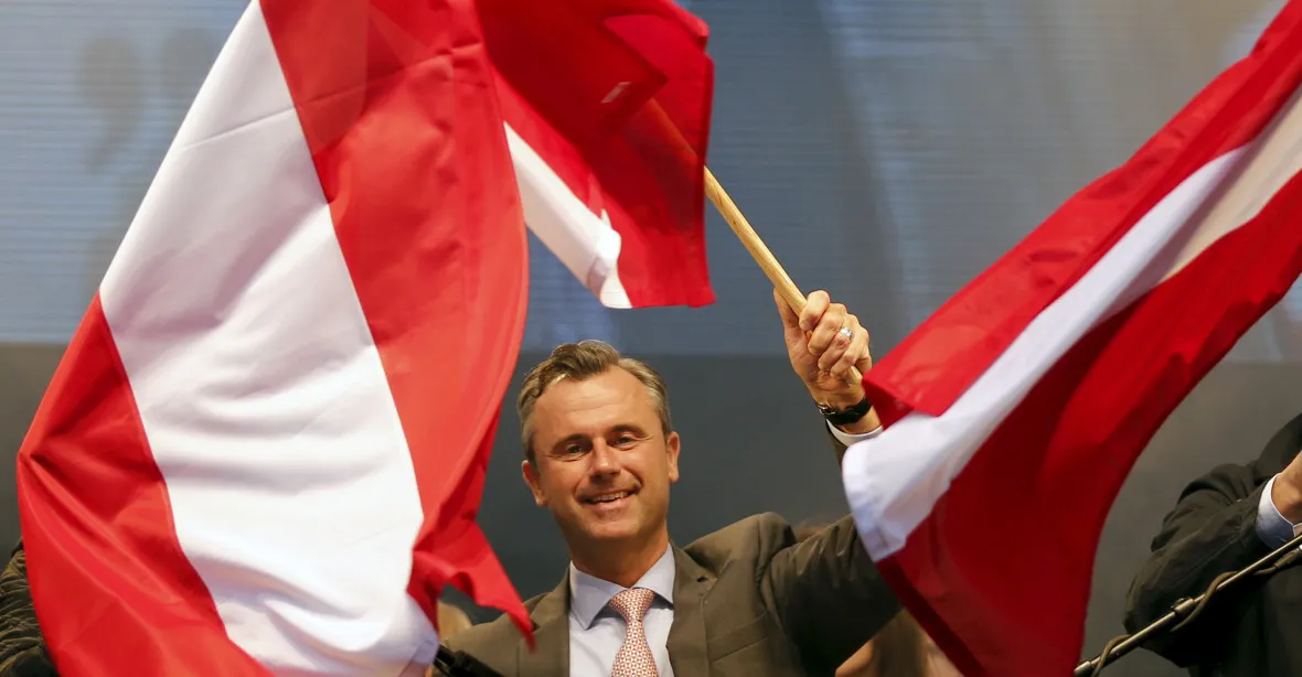 Rakousko volí prezidenta. První kolo ovládl populista Hofer