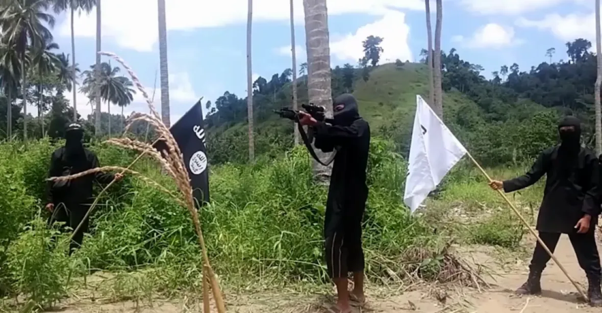 Armáda našla uříznutou hlavu. Islamisté na Filipínách popravili Kanaďana
