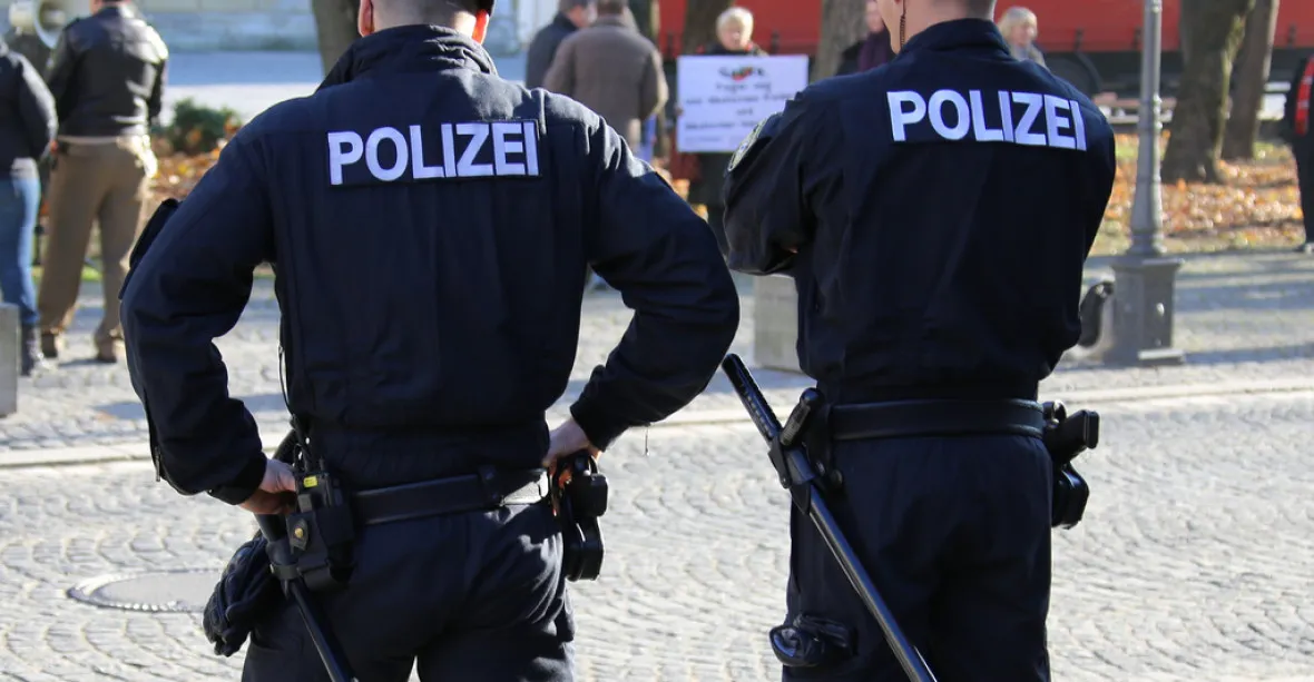 Speciální policejní jednotky vtrhly v Brémách do domů salafistů