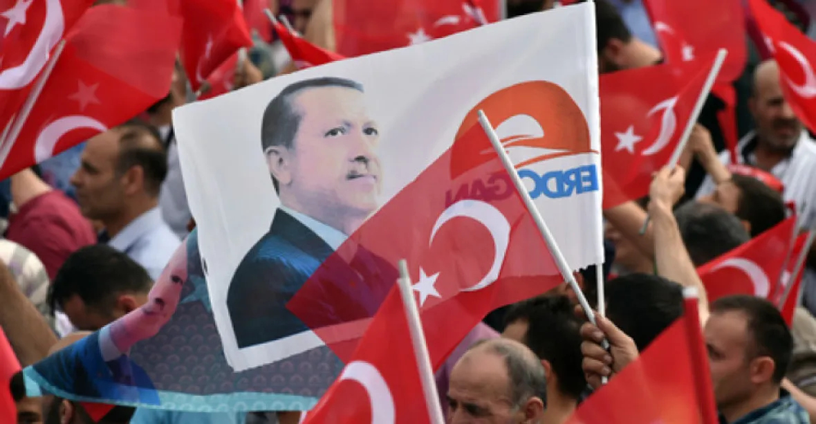 Kahram přestřelil? Podle Erdogana se islamizace ústavy nechystá