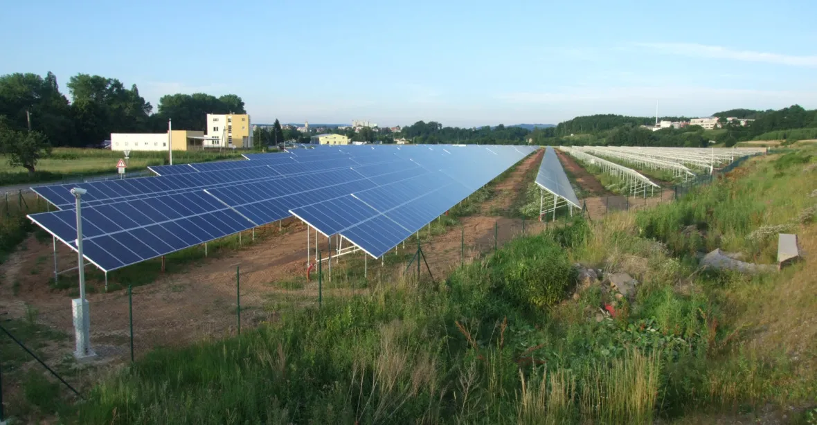 Soud sebral Zemkovým solárním elektrárnám licenci