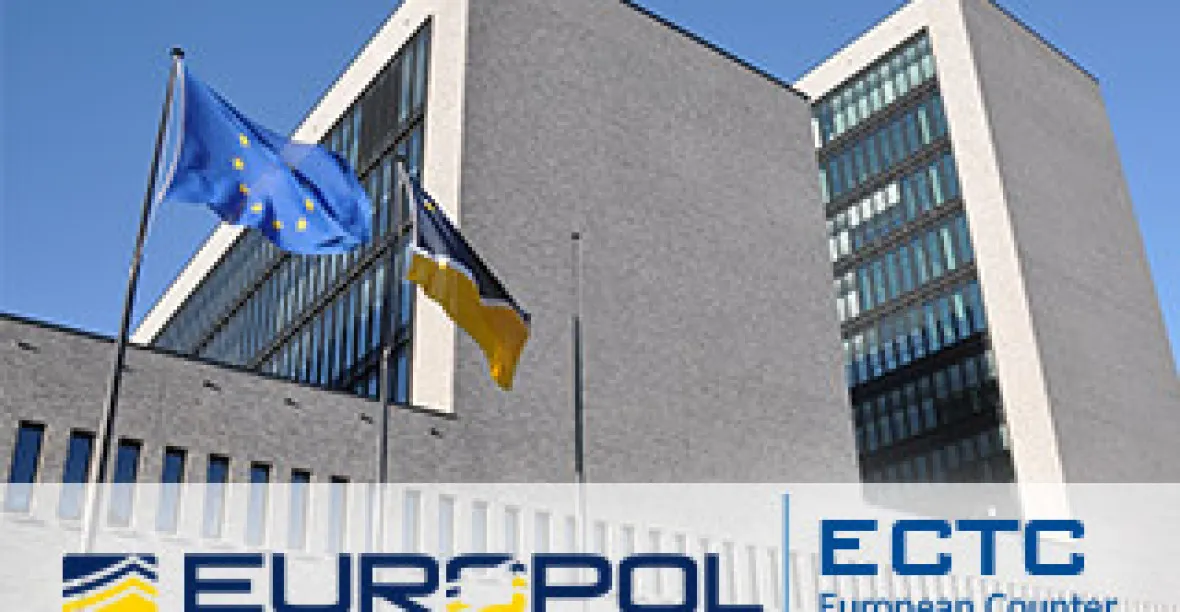 Vedení Europolu: Mezi běžence pronikají teroristé