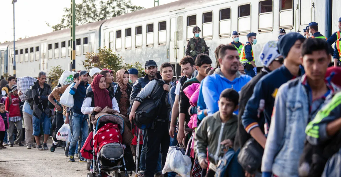 Německo se chce zbavit 100 000 běženců. Není to dost, řekl ministr