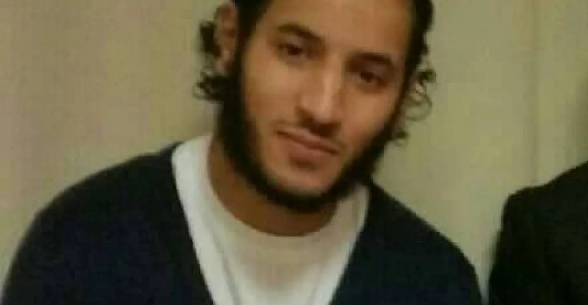 Islamista ve Francii živě vysílal vraždu rodiny na Facebooku