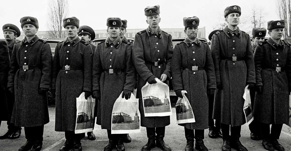 Ubohost a apatie sovětských vojáků. Unikátní snímky z odchodu