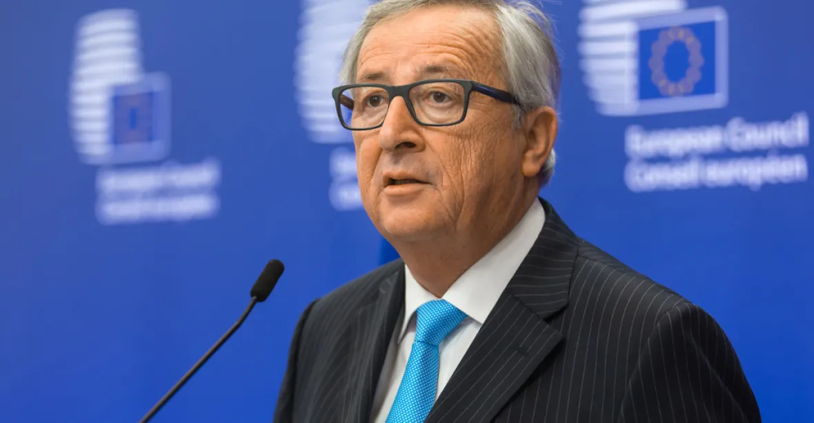 Juncker chce zavést euro v celé EU, kancléřka je proti
