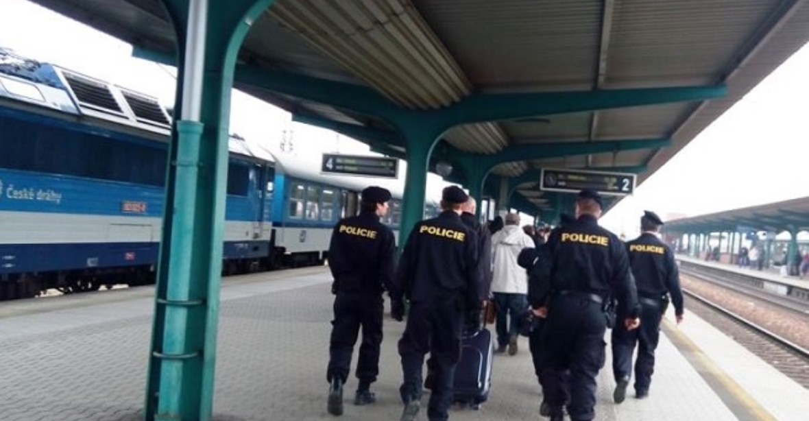 Břeclavská policie v noci zadržela 13 migrantů, chtěli do Německa