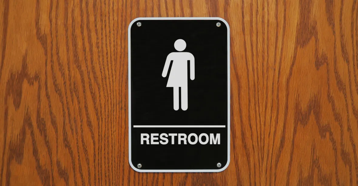 Deset států žaluje Obamovu vládu kvůli transgender toaletám