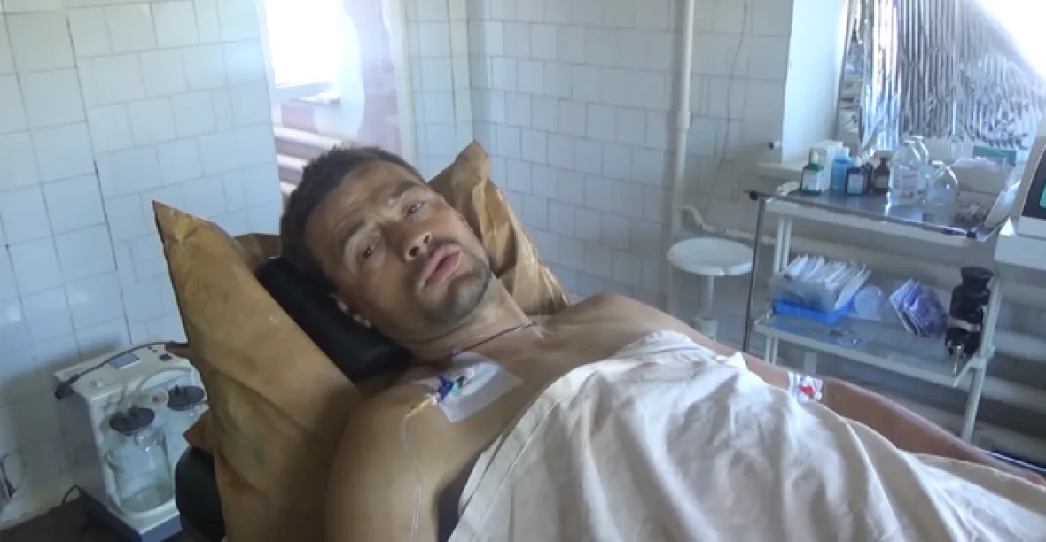 Ukrajinci zajali dalšího ruského vojáka. Na videu děkuje, že ho nezabili