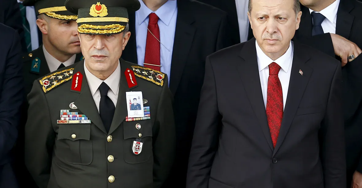 Puč v Turecku se nezdařil. Zabito bylo 265 lidí, tisíce vojaků ve vězení