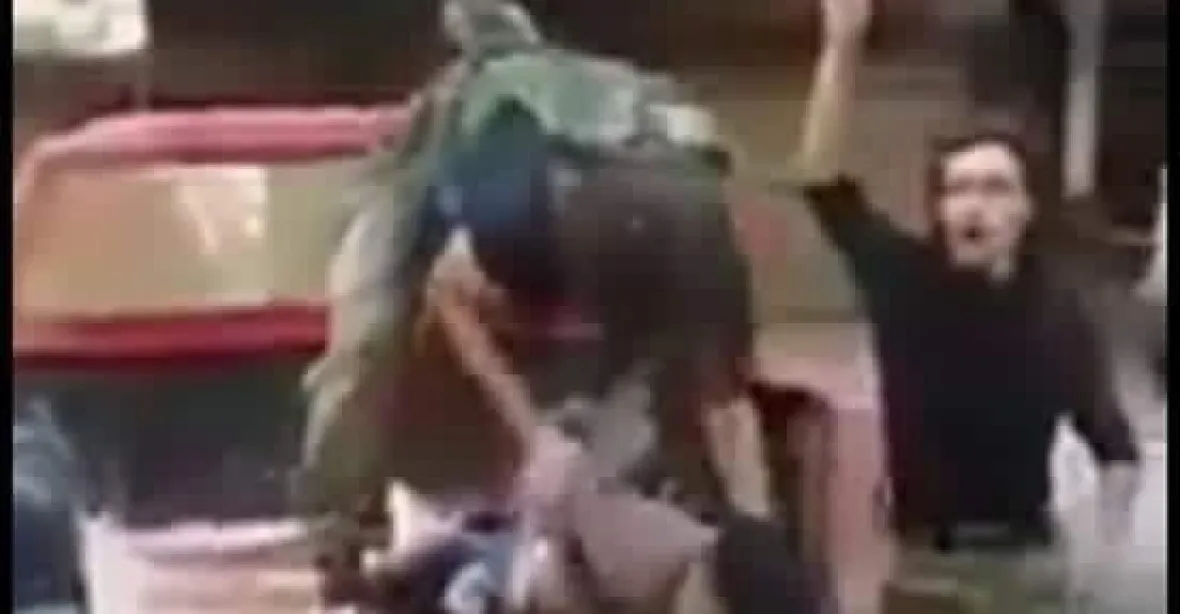 Desetiletému chlapci uřízli hlavu. Prý bojoval za Asada