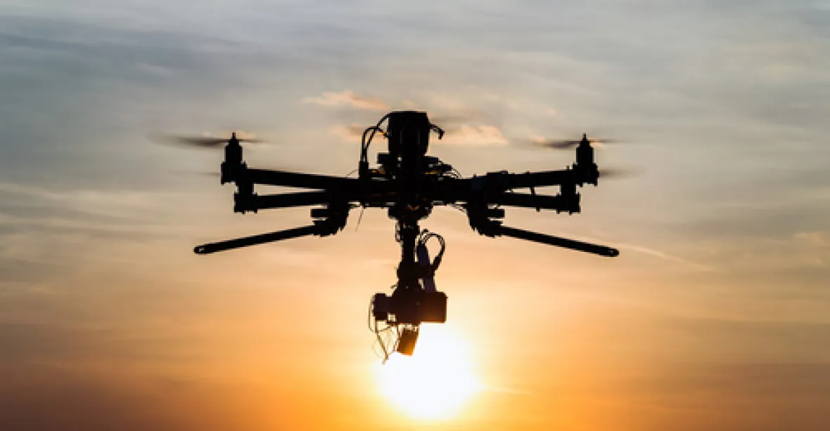 Na francouzské pláži zkoušejí dron, bude zachraňovat tonoucí