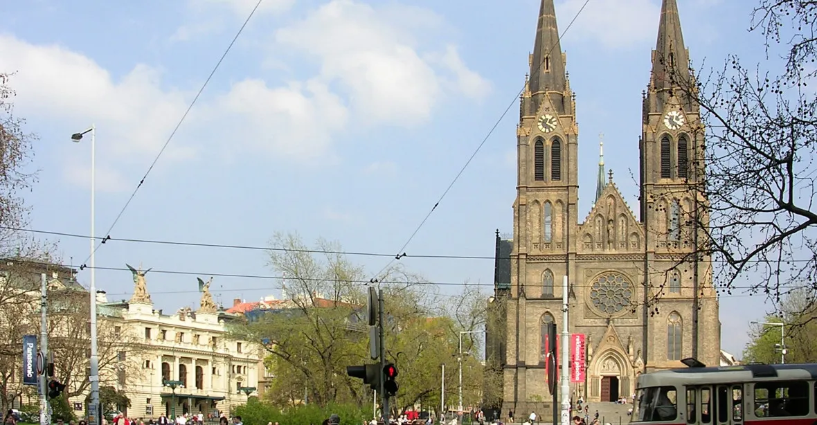 Muslimové v Praze si přáli modlit se s křesťany, farnost je odmítla