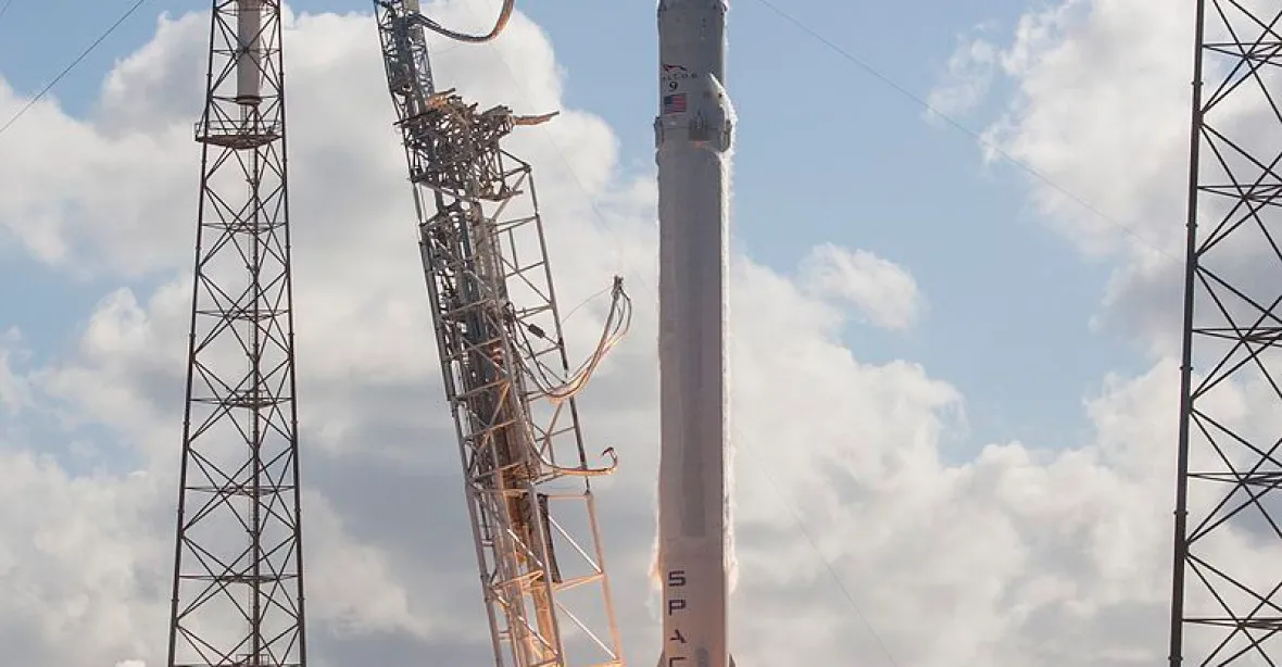 Na Mysu Canaveral explodovala při testu raketa Falcon 9