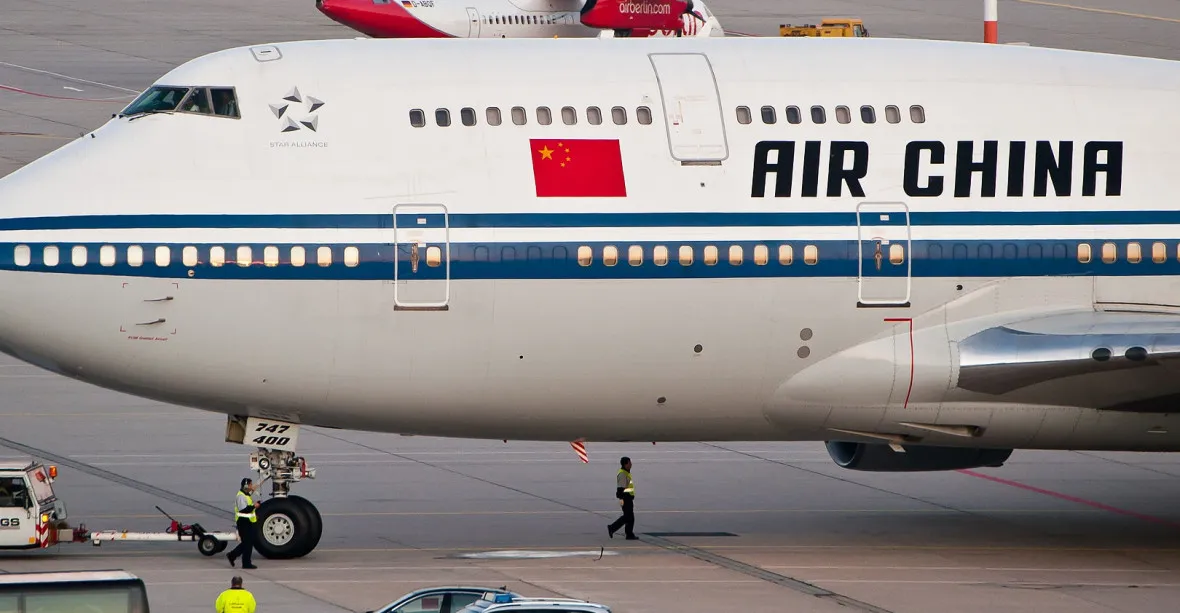 V Londýně si dejte pozor na Indy a černochy, radí turistům Air China