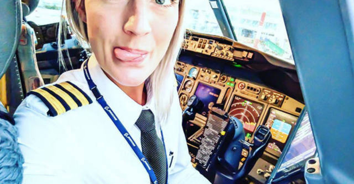 Švédská pilotka dobývá svými selfie internet. Podívejte se