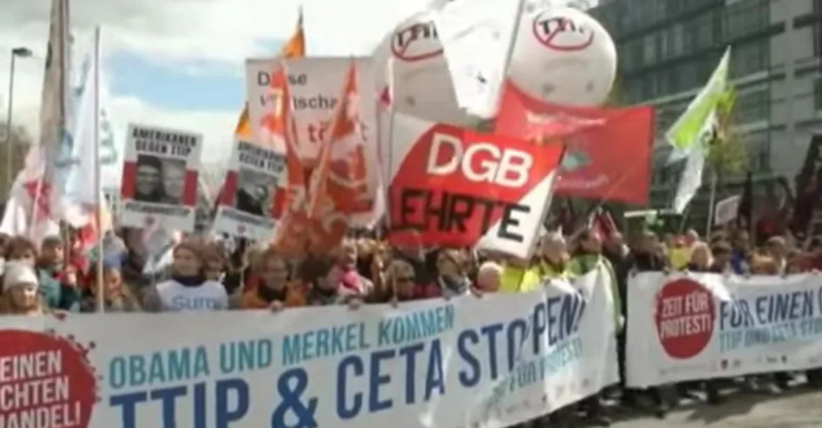 Přes 150 000 lidí v ulicích. Němci vytáhli do boje proti TTIP