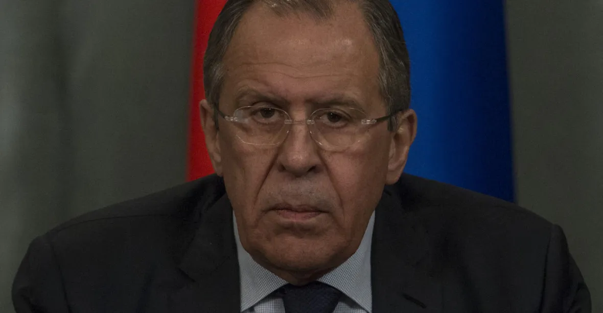 Lavrov o sestřelení boeingu: Omluvit se není za co