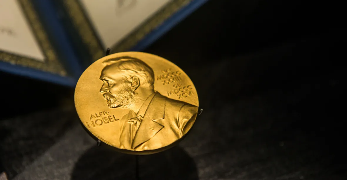 Nobelovu cenu za chemii dostali tři vědci za ‚molekulární stroje‘