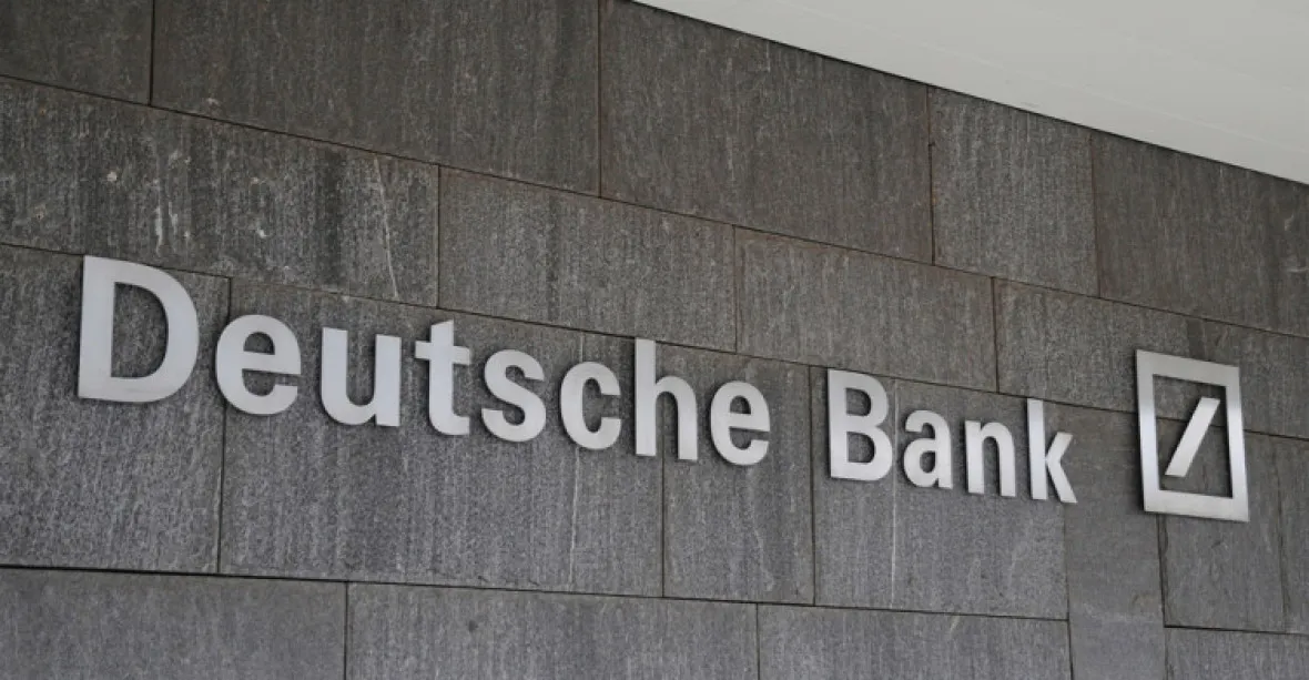 Šéf Deutsche Bank na návštěvě USA k dohodě o pokutě nedospěl
