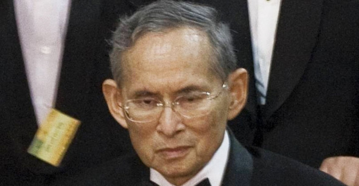 Zemřel nejdéle vládnoucí monarcha světa, thajský král Adundét