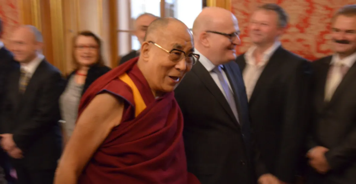 Čína kvůli dalajlamovi hrozila i českému velvyslanci v Pekingu