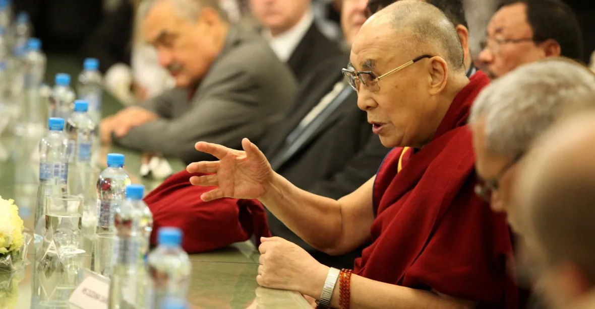 Rozkol ve vládě kvůli dalajlamovi? Příliš emocí, říká Bělobrádek
