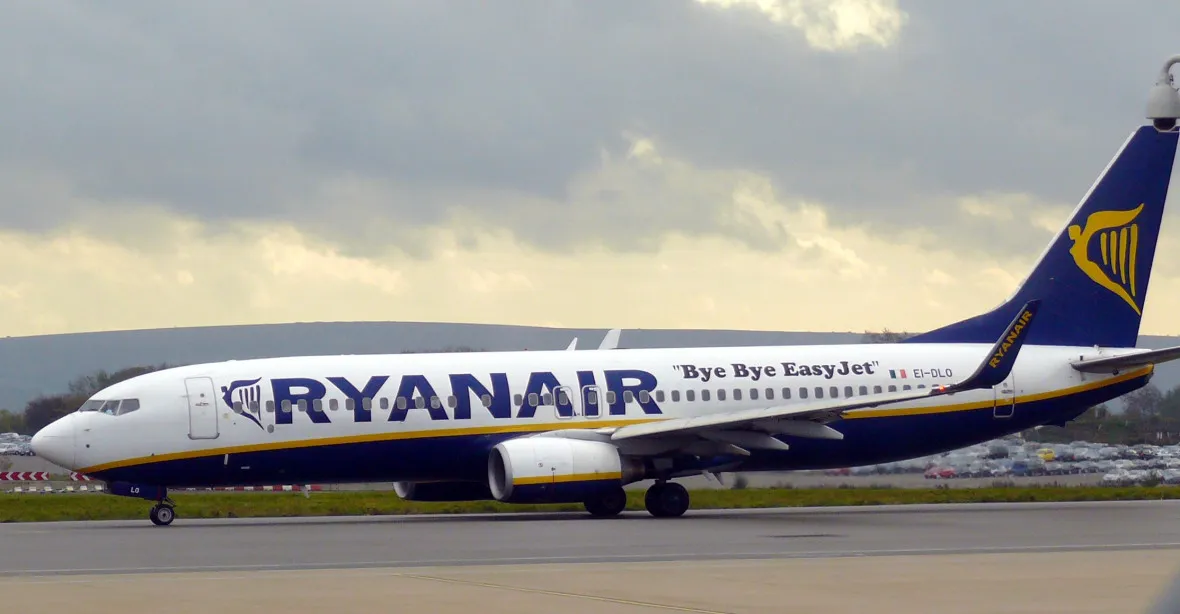 VIDEO: Letadlo Ryanairu muselo nouzově přistát kvůli rvačce na palubě