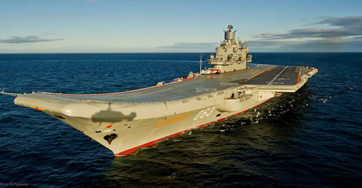 Ruské torpédoborce odhalily u letadlové lodě nizozemskou ponorku