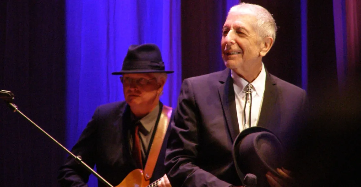 Leonard Cohen zemřel ve spánku poté, co upadl, řekl manažer