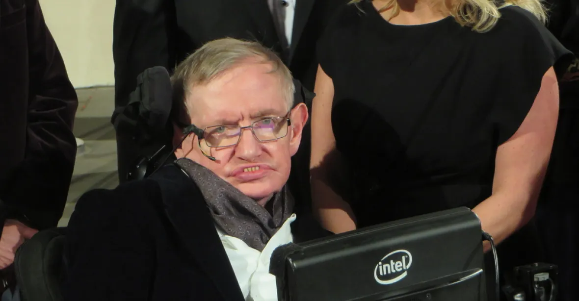 Britský fyzik Stephen Hawking byl v Římě hospitalizován