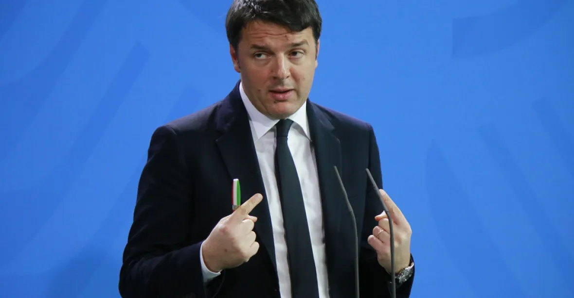 Renzi podal demisi, ve funkci zůstane do výběru nástupce