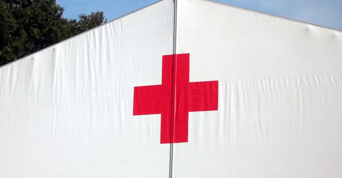 Trapas v Hradci: místní Červený kříž okradl seniory