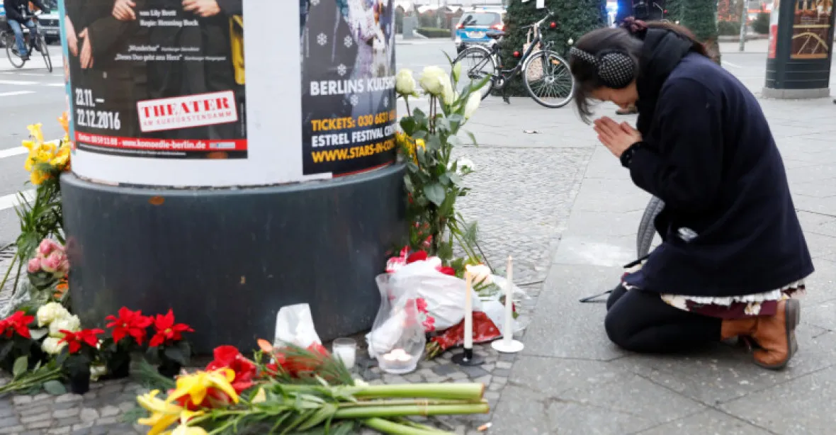Rána pro pozůstalé z Berlína: za smrt pod koly kamionu se odškodné nevyplácí