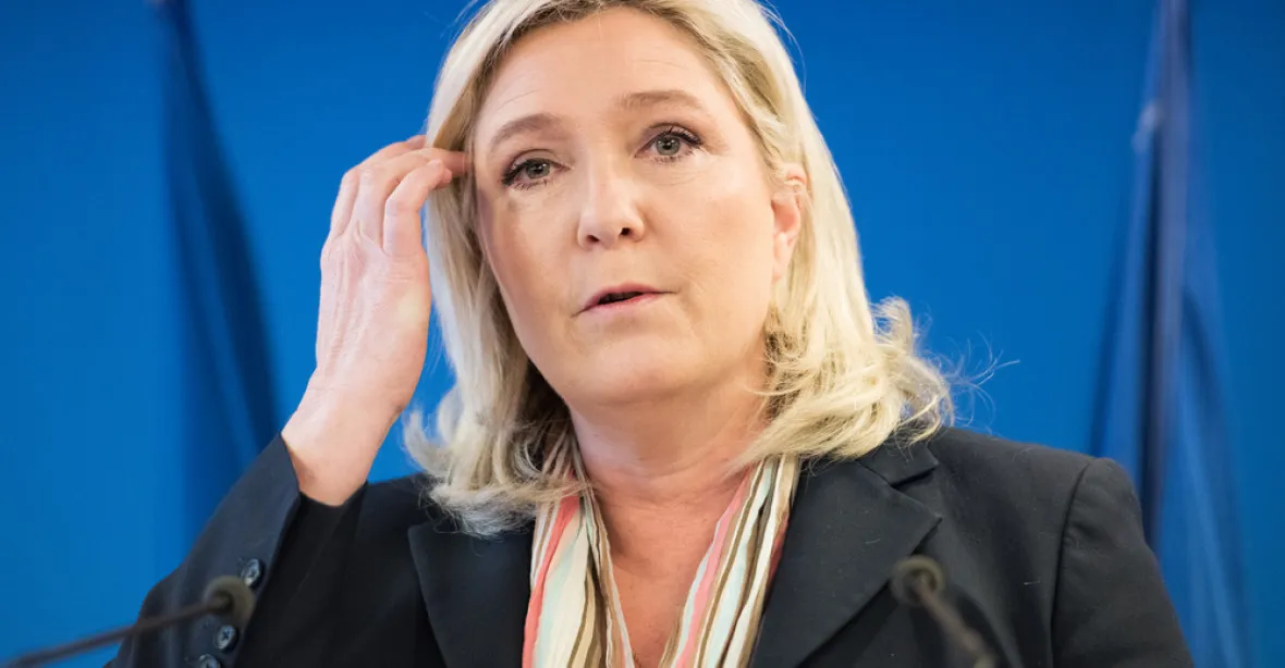 Francii čeká zlomový rok: Stane se Le Penová prezidentkou?