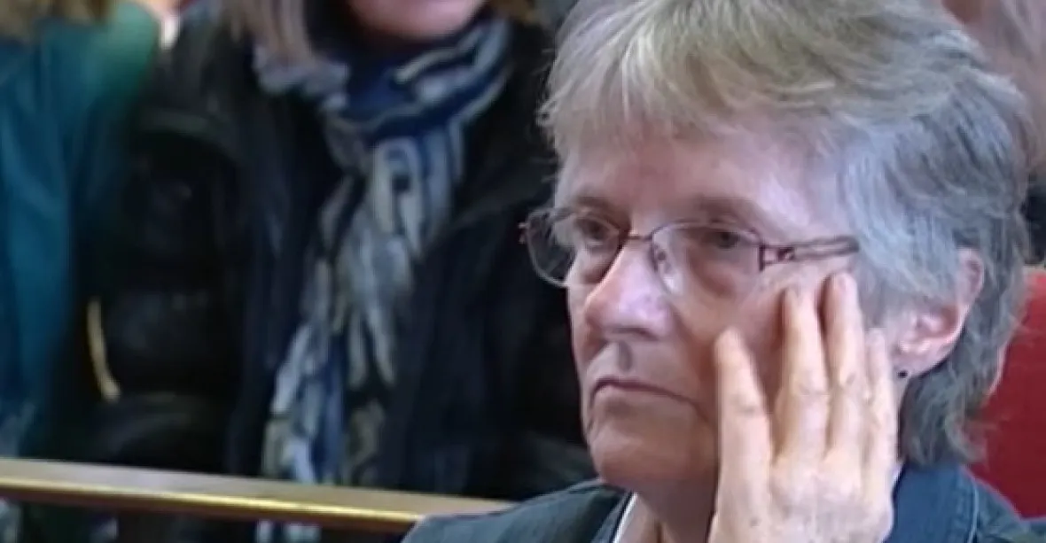 Hollande udělil milost ženě, která zastřelila manžela. Bil ji 47 let