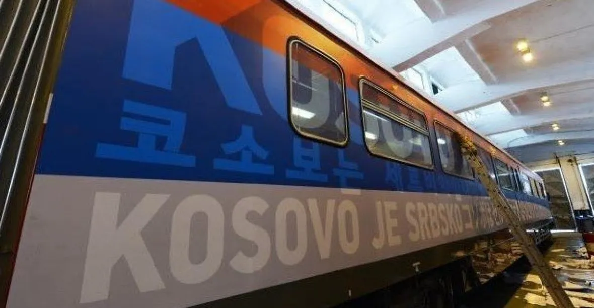 Bělehrad vyslal vlak na sever Kosova s nápisy „Kosovo je Srbsko“