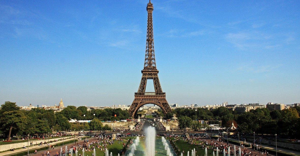 Kolem Eiffelovy věže vyroste ochranná Skleněná zeď