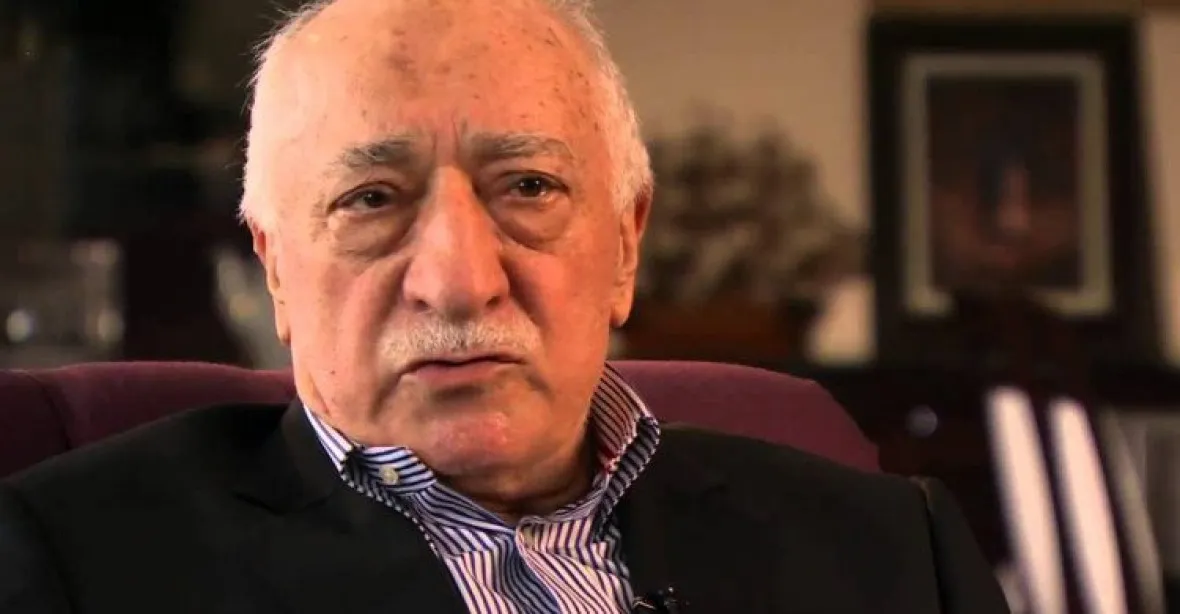 Turecký premiér žádal šéfa CIA o vydání duchovního Gülena z USA