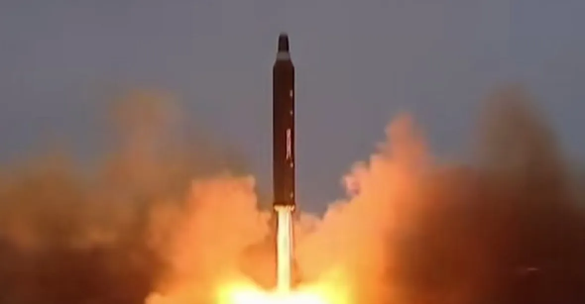 KLDR odpálila raketu. USA se bojí, že Korejci vyvíjí mezikontinentální střelu