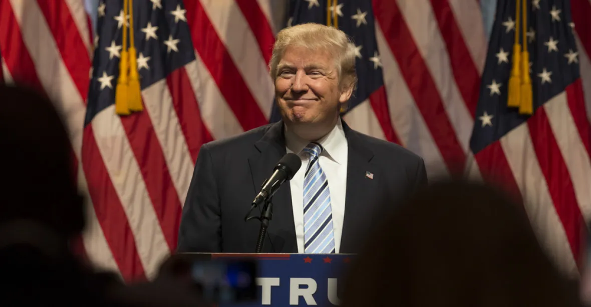 Trump se posmíval novinářům: Veřejnost vám už nevěří