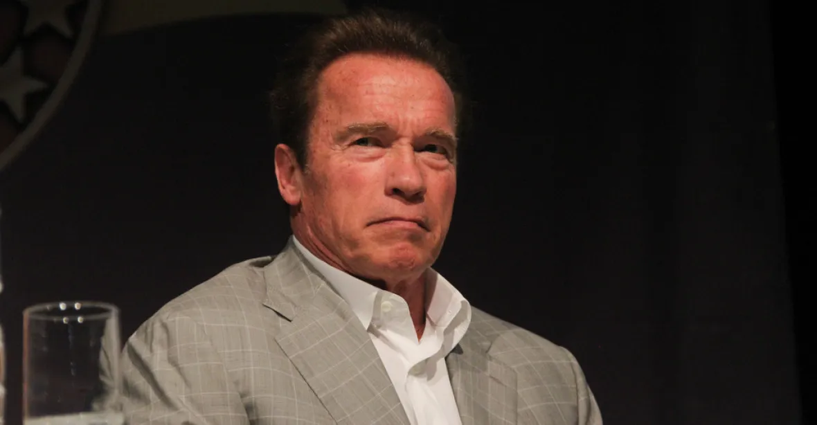 Schwarzenegger vs. Trump. Prezident kritizoval hercovu show