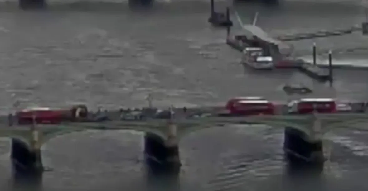 VIDEO: Kamery zachytily útok teroristy na mostě v Londýně