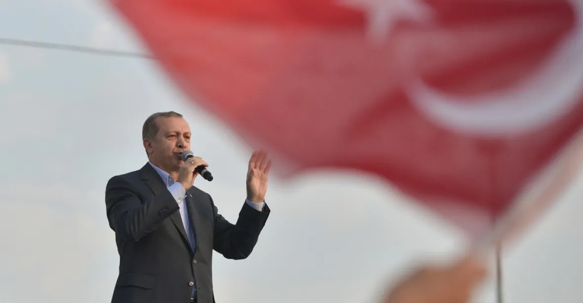 Erdoganovi odpůrci protestovali v Bernu. Ankara si povolala diplomata