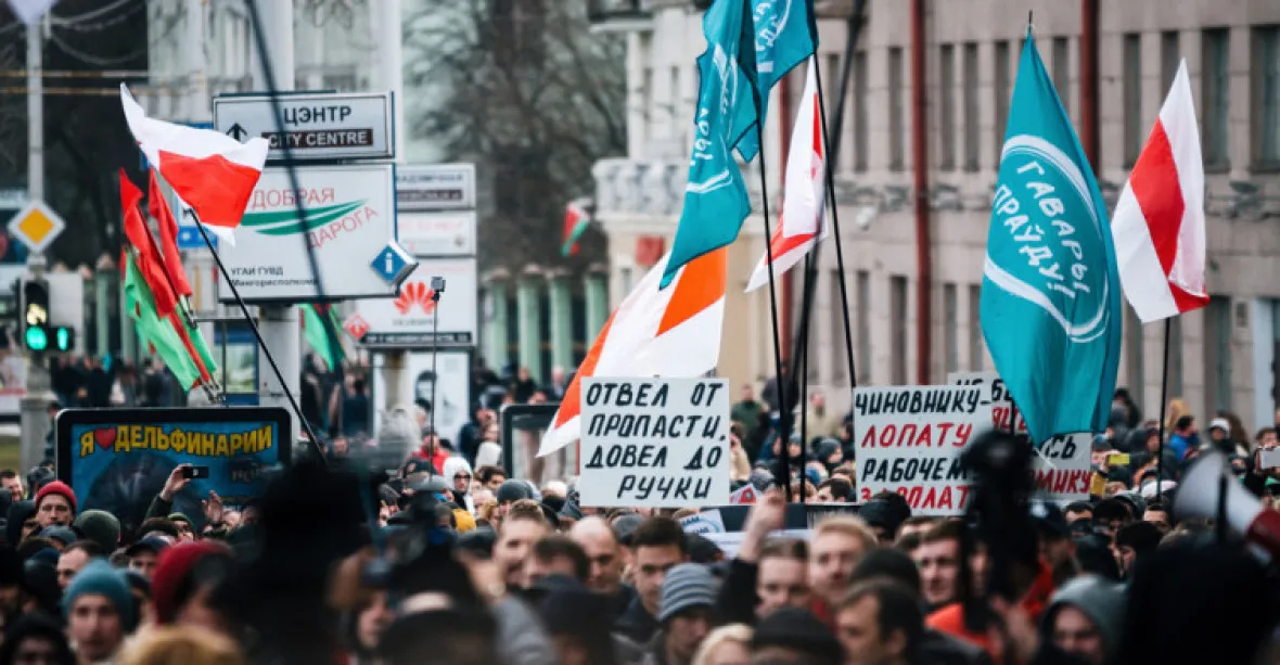 Propusťte demonstranty, vyzvalo Česko ruskou a běloruskou vládu