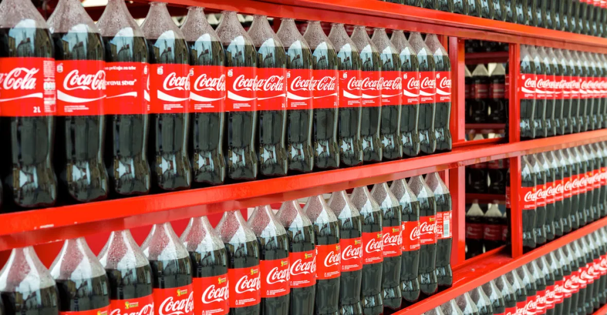 Dvoulitrová Coca-Cola v Česku končí. Firma sází na umělá sladidla