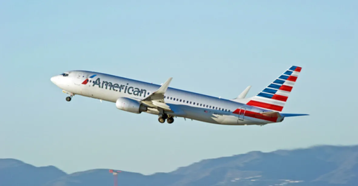 Při letu Boeingu 737 z Texasu do Nového Mexika zemřel jeho pilot