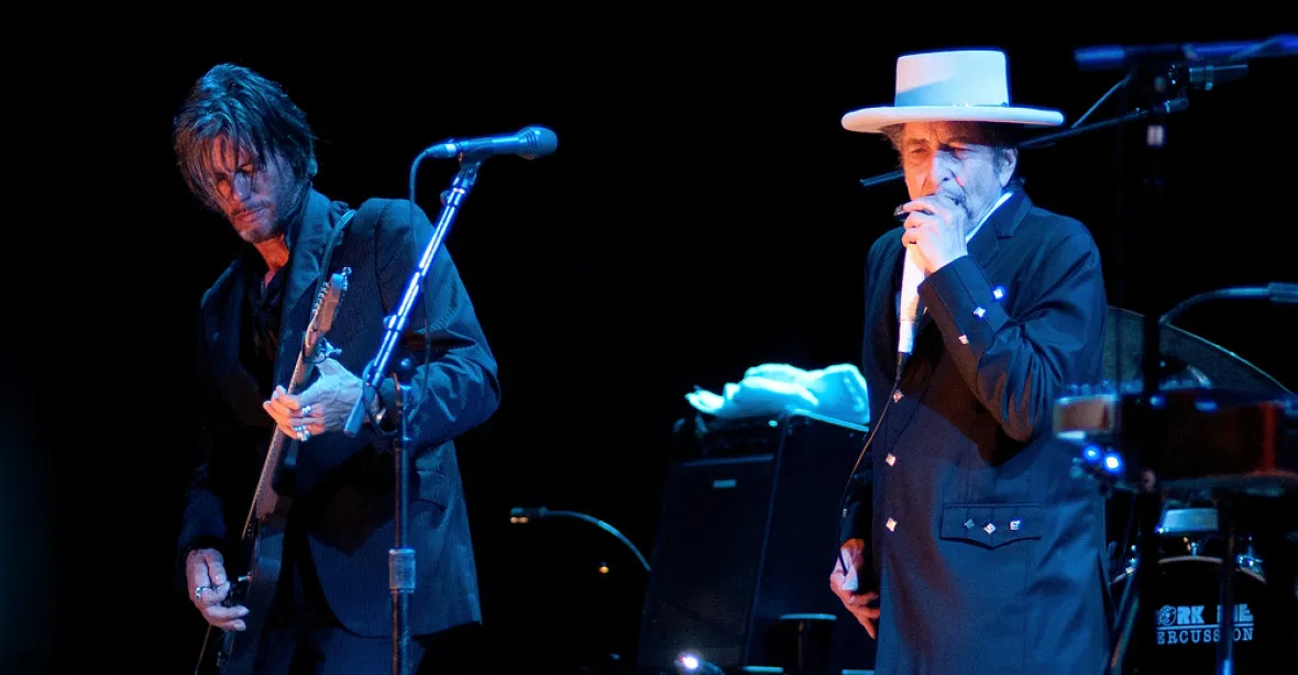 Bob Dylan tajně převzal Nobelovu cenu za literaturu